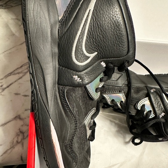 Kyrie Infinity Mens Size 6 with box main image 10